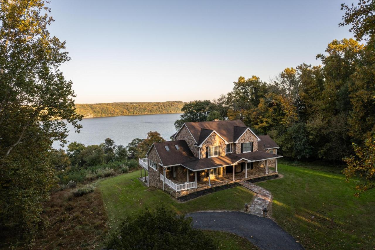 River Haven With Hot Tub * Delta