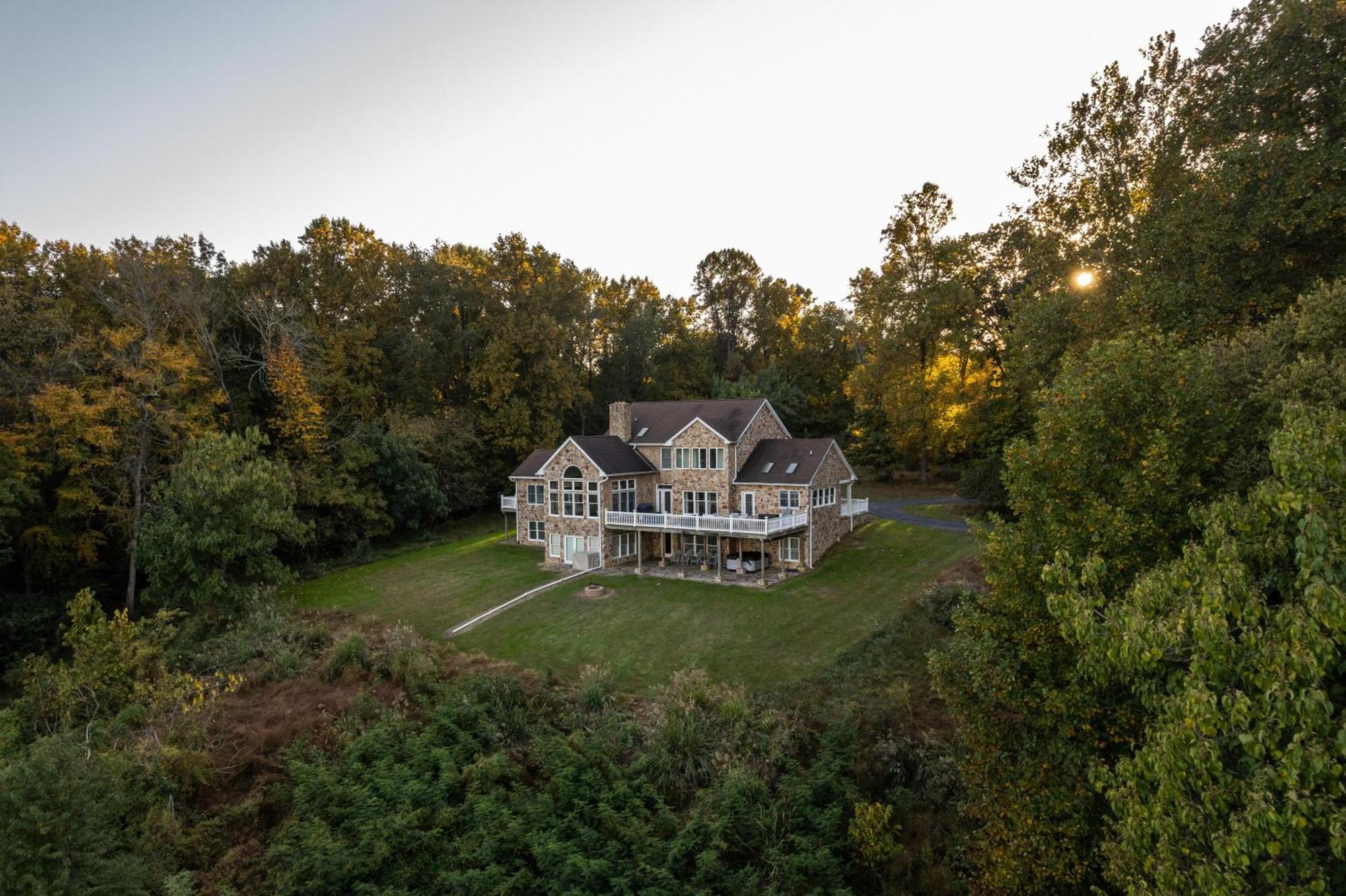 River Haven With Hot Tub Holiday home Delta